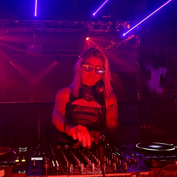 mary on Musik Connekt